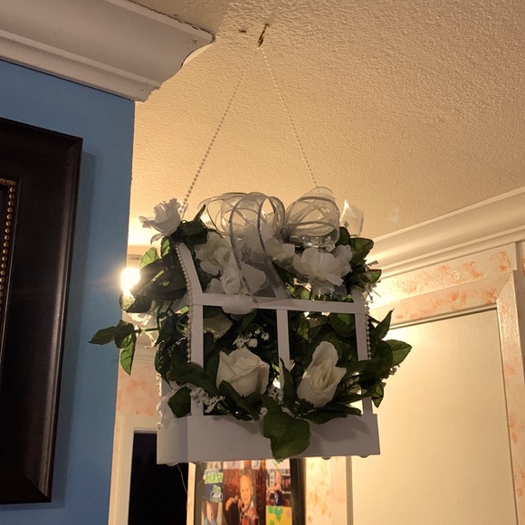 Accents | Nwot Elegant White Rose Hanging Arrangement In A Metal Frame ...